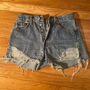Vintage high waisted Levi’s jean shorts -size xs